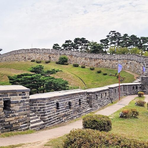 960px-Hwaseong_Fortress_01.jpg