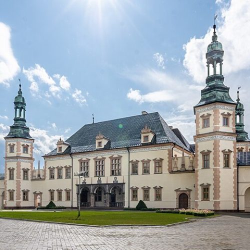 960px-Kielce%2C_Pa%C5%82ac_Biskup%C3%B3w_Krakowskich_w_Kielcach%2C_KsP_02_%28cropped%292.jpg