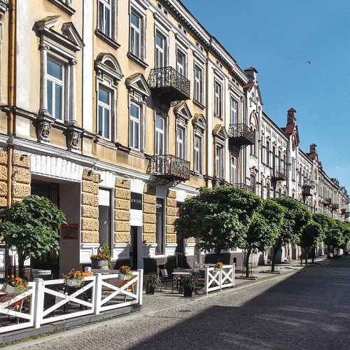 960px-Moniuszki_Street_in_Radom_01_%28cropped%29.jpg