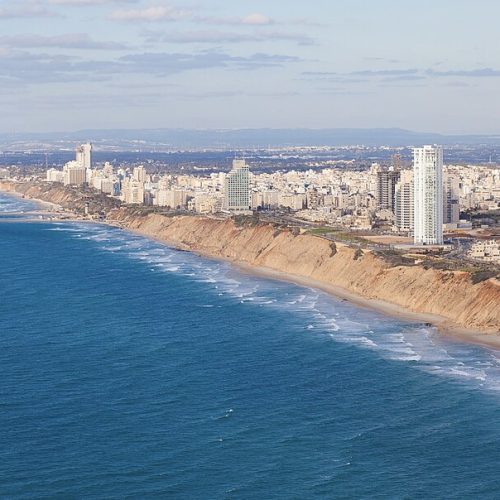 960px-Netanya_Beach_Promende_-_aerial_view.jpg