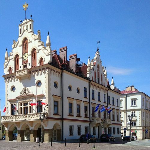 960px-PL_Rzesz%C3%B3w%2C_ratusz_2021-05-04--11-00-20_%28cropped%29.jpg