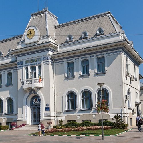 960px-RO_AG_-_Ansamblul_Prim%C4%83riei_1.jpg