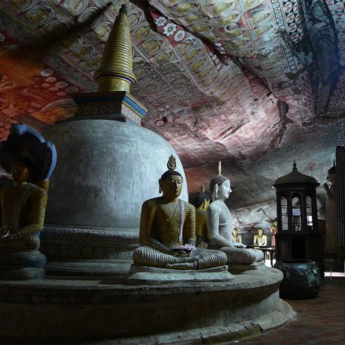 Dambulla-buddhastupa.jpg
