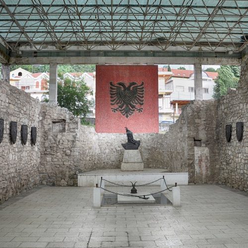 Lezh%C3%AB%2C_Albania_%E2%80%93_Skanderbeg_Memorial_2016_02.jpg