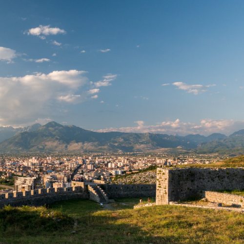 The_City_and_the_Prokletije_from_the_castle.jpg