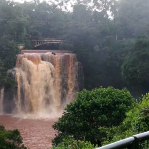 Waterfall_on_the_Thika_River.jpg